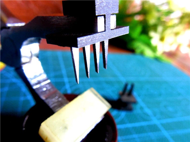 leather Craft - 4mm Diamond Prong 4 Teeth Spacing and 2 teeth Clamps Handmade Leather DIY Punch Cutter Patch Leather Tools