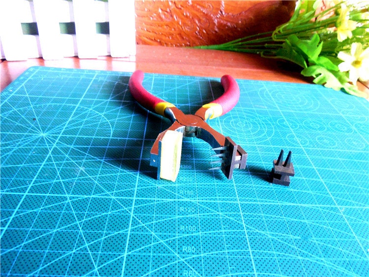 leather Craft - 4mm Diamond Prong 4 Teeth Spacing and 2 teeth Clamps Handmade Leather DIY Punch Cutter Patch Leather Tools