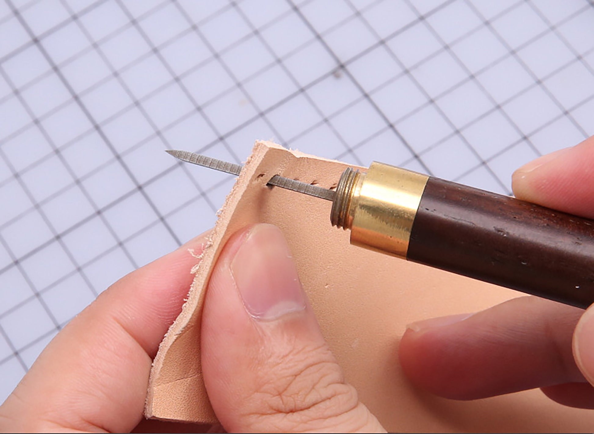 Diy Leather Handcraft Tools Diamond Cones Poking Holes Leather Perforated with Lid Diamond Cones Wooden Handle 3/4/5 / 6mm