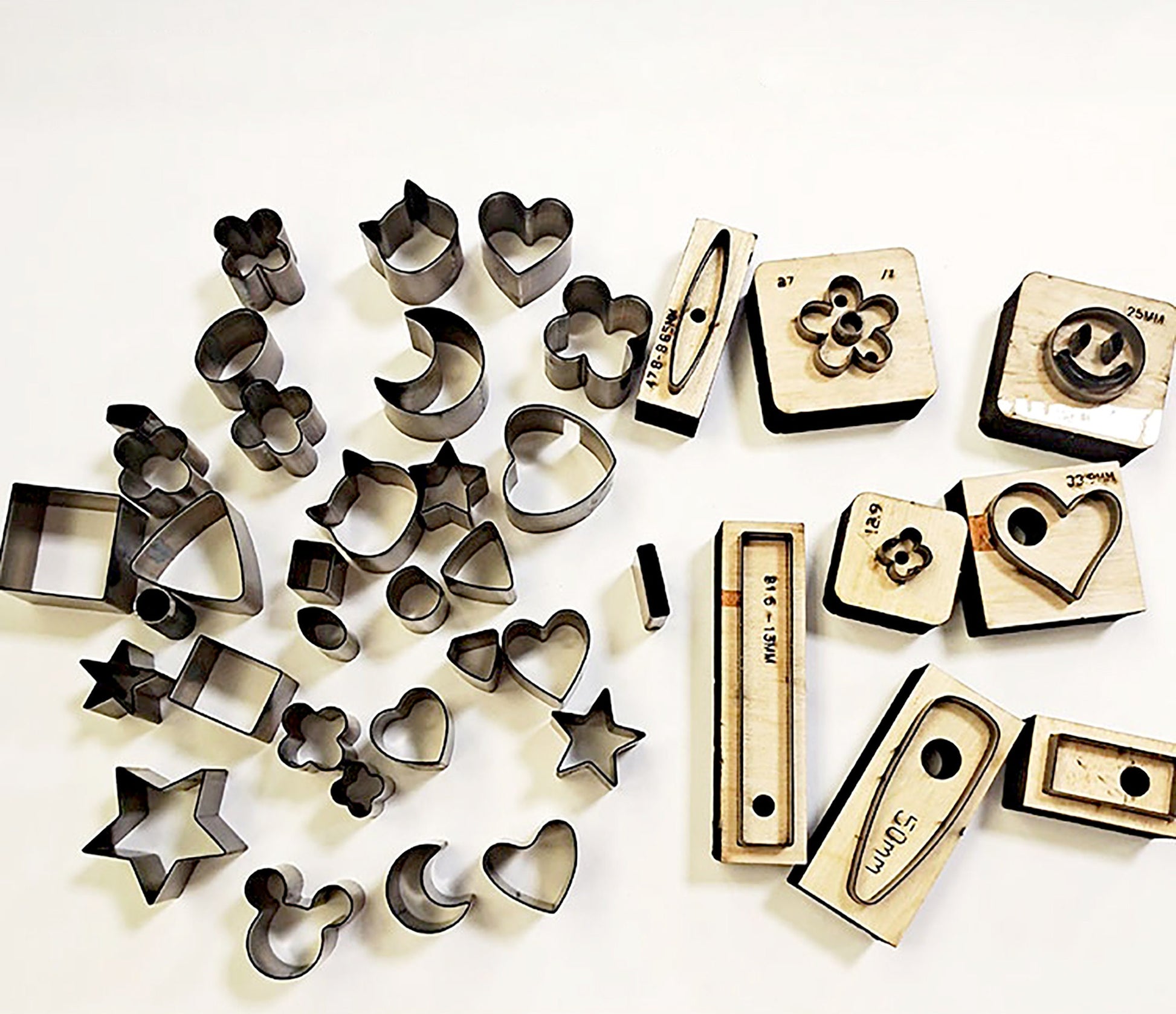 Custom Design leather Cutting Dies - Japanese blade Mould Wooden Molds Laser Carving Cutting Knife Hand Punch Tools Leather Paper