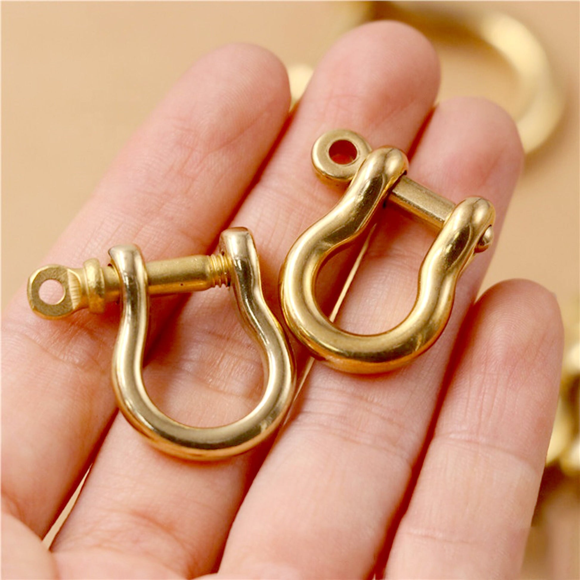 Refined brass horseshoe buckle individual hand - made decoration hanging hook key chain DIY Handmade Copper Connection accessory Button